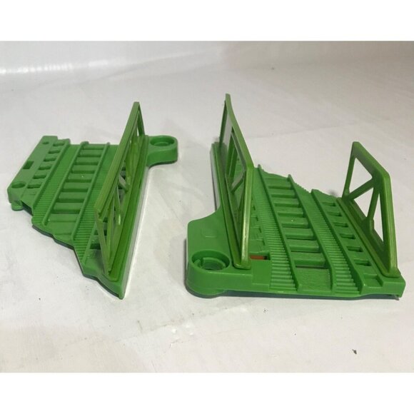 Thomas the Train Trackmaster Partial Cut Bridge Overpass Tracks Green Set of 2 - Picture 3 of 11
